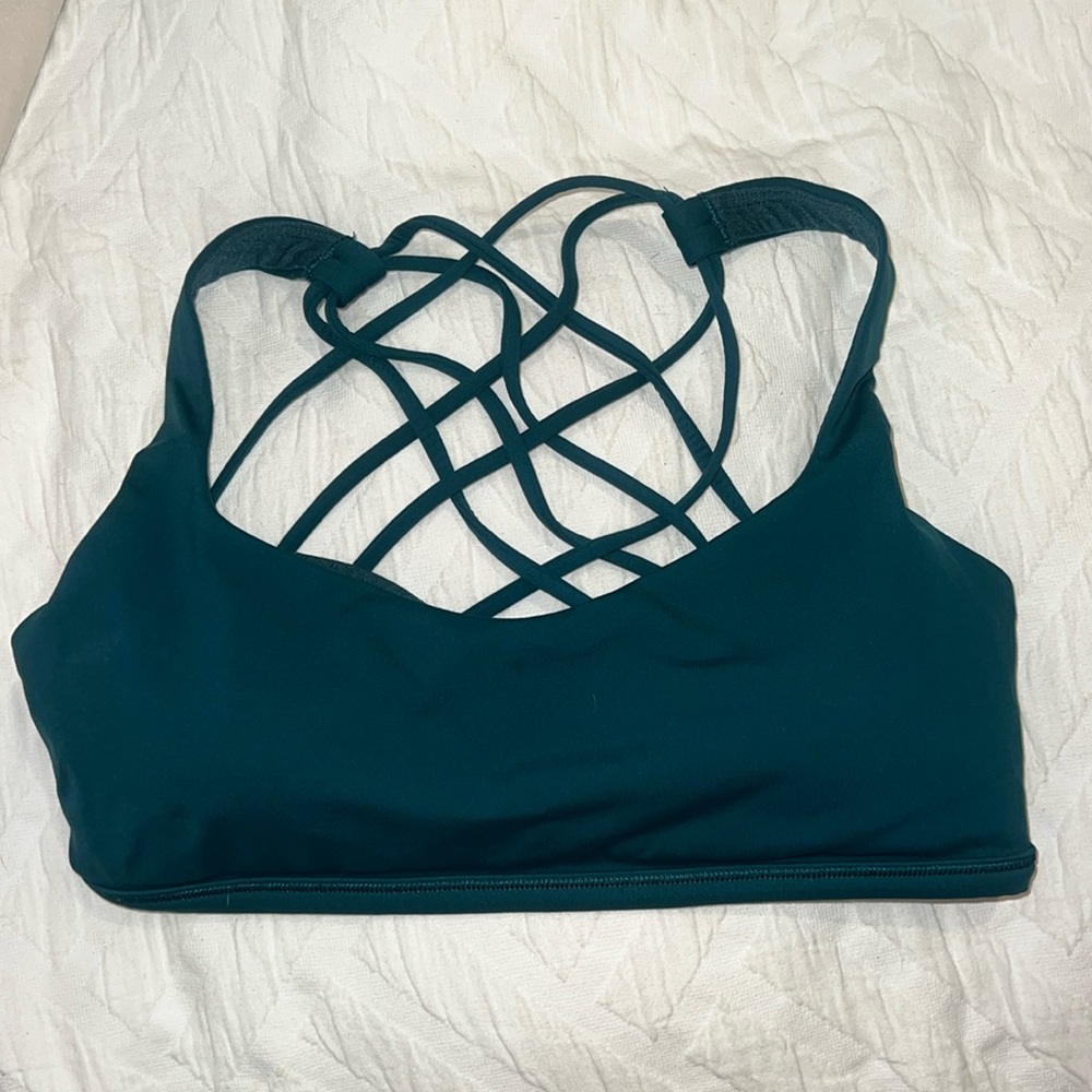 Lululemon Free to Be bra